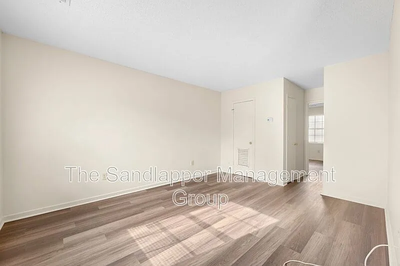 2 bed, 1.0 bath, 600 sqft, $1,650 — Photo 2