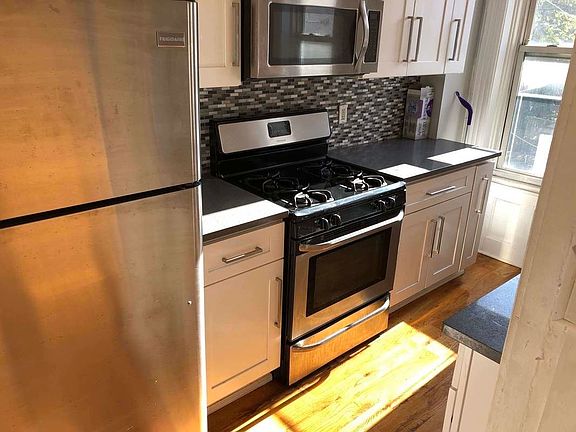 2nd image of 300 Marion St #2