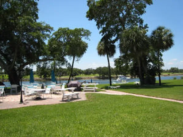 304 Golfview Rd APT 205, North Palm Beach, FL 33408