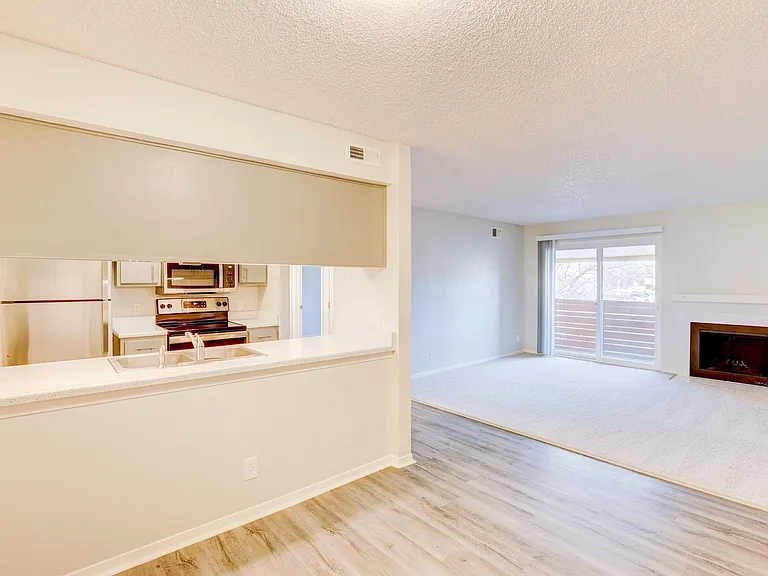 Riva Ridge Apartments — Photo 12
