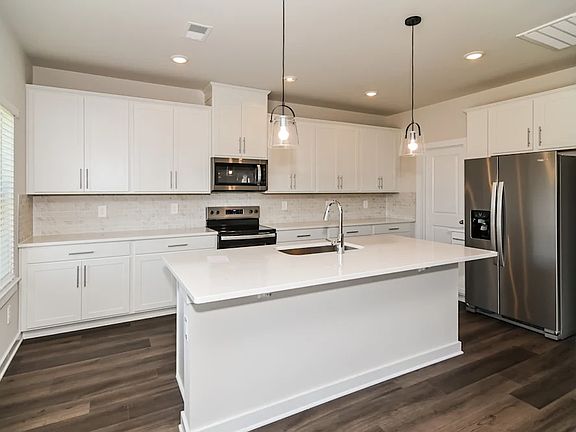 3rd image of 1307 Bluffton Cir
