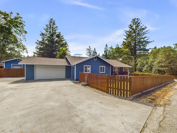 90 Cedar Ln, Redway, CA 95560