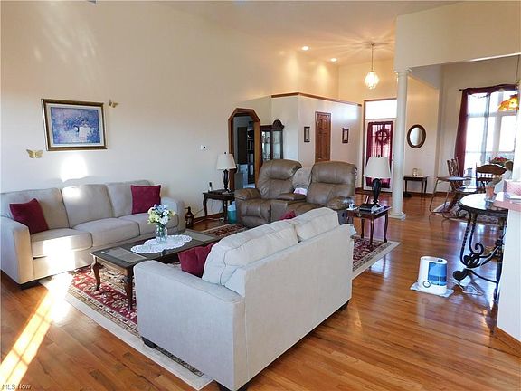 3rd image of 219 Plantation Dr