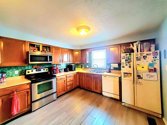 3rd image of 7211 Woodlynn Dr