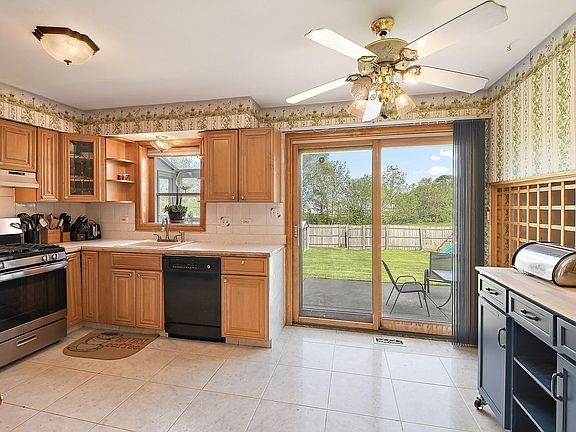 4th image of 16931 Creekside Ave