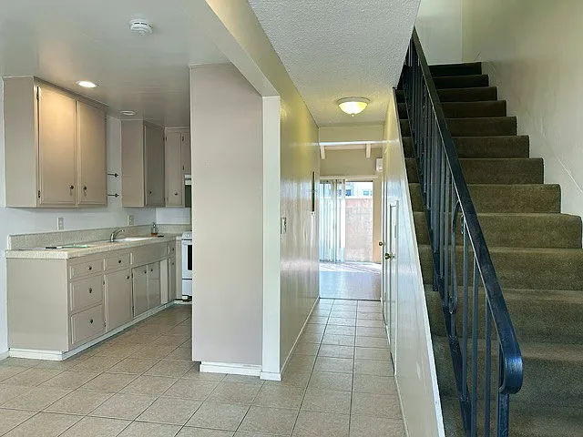 1 bed, 1.5 bath, 900 sqft, $1,950 — Photo 4