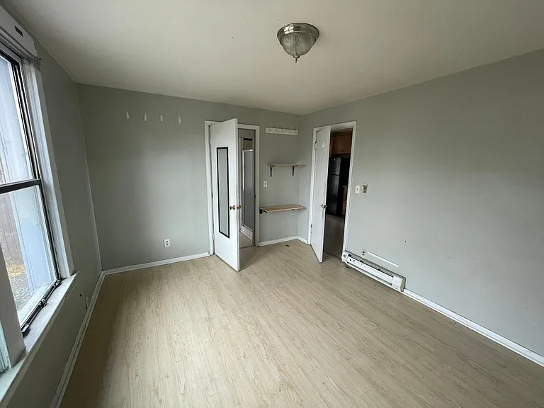 4211 7th Ave NE #1 — Photo 2