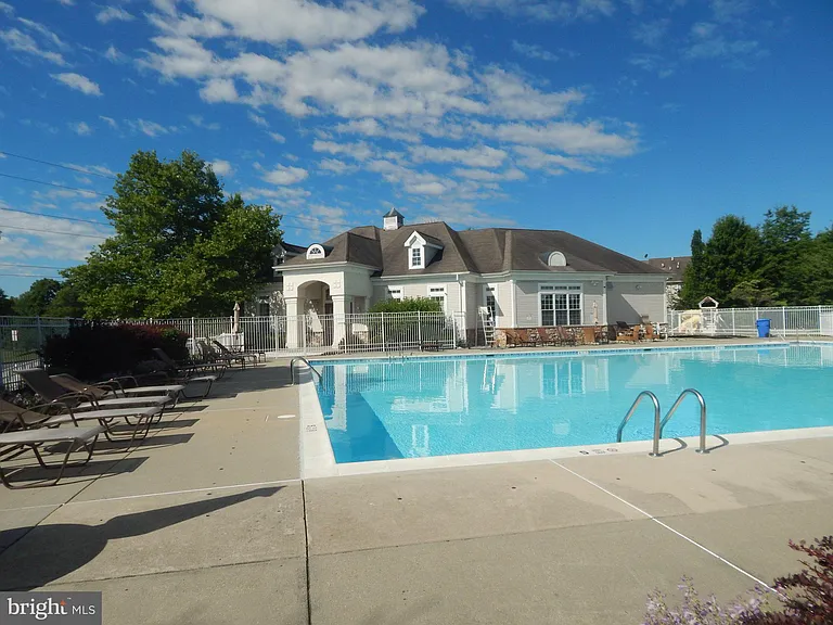 4 Blake Dr — Photo 38
