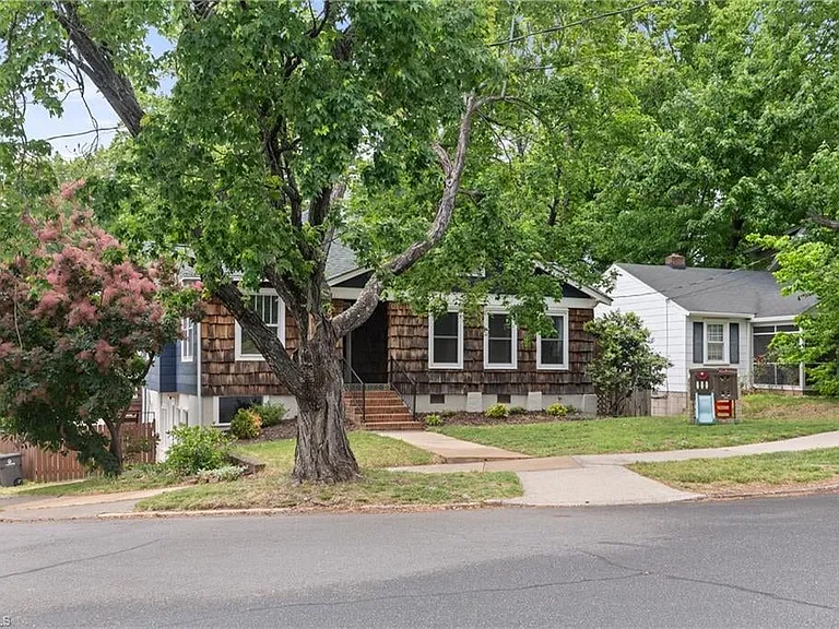 2083 Elizabeth Ave — Photo 2
