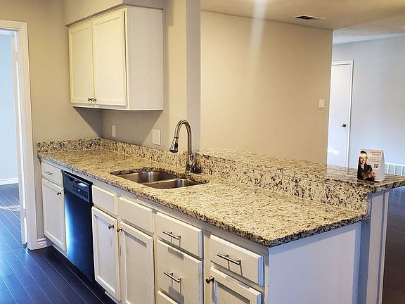 4th image of 1401 Mount Vernon Dr
