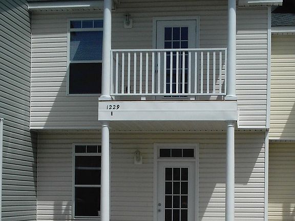 2nd image of 1229B Century Oaks Dr