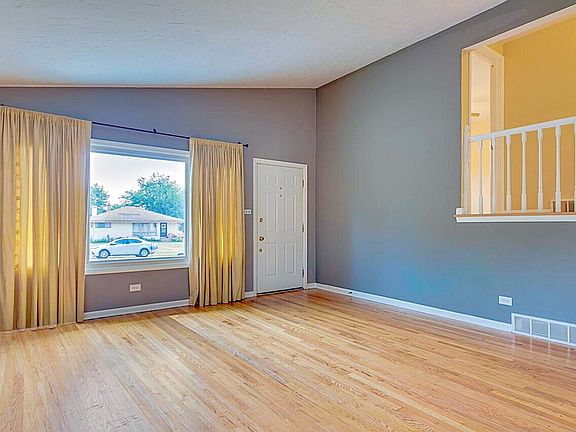 3rd image of 900 N Princeton Ave