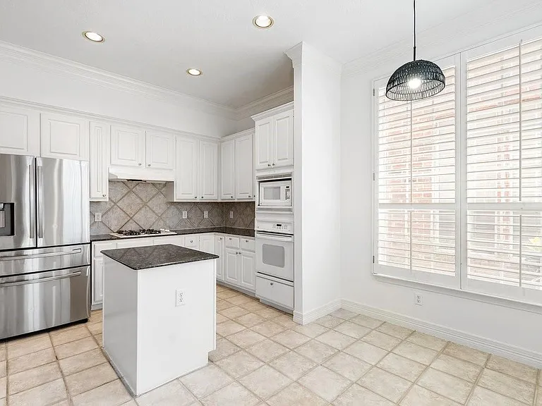 5913 Dolores St #B — Photo 16