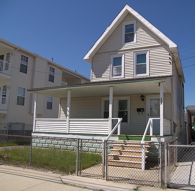 2nd image of 118 W Burk Ave
