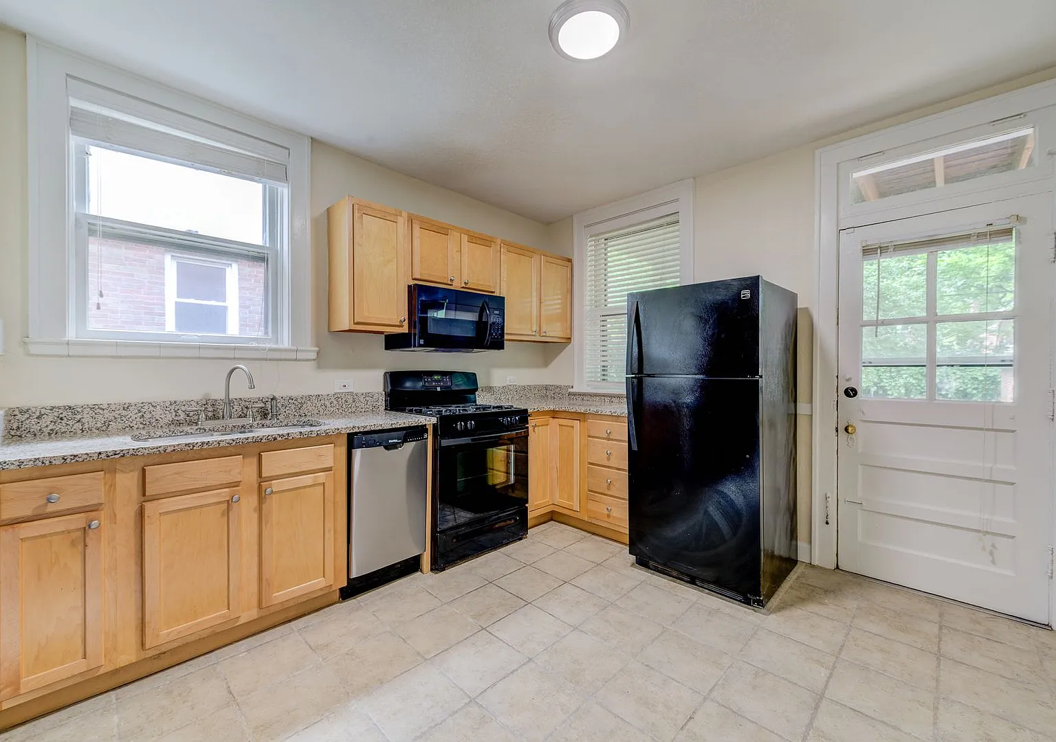 (201) 7230-32 Forsyth Blvd — Photo 3