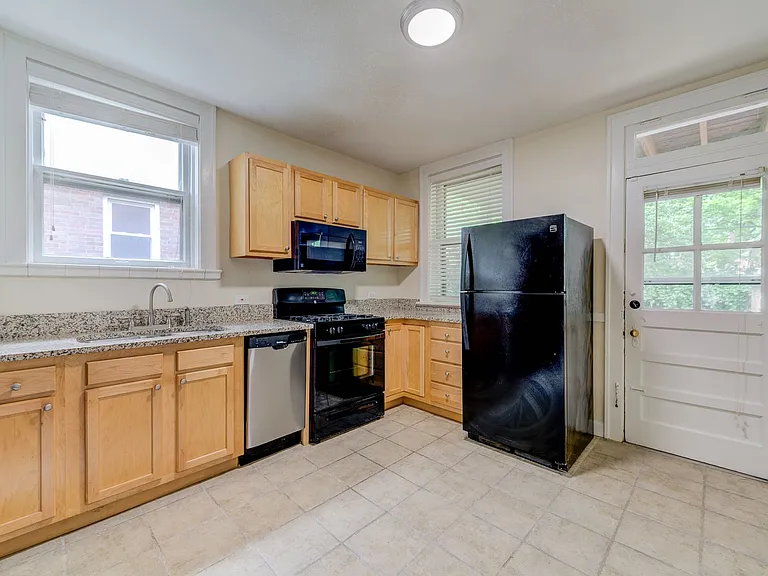 (201) 7230-32 Forsyth Blvd — Photo 3