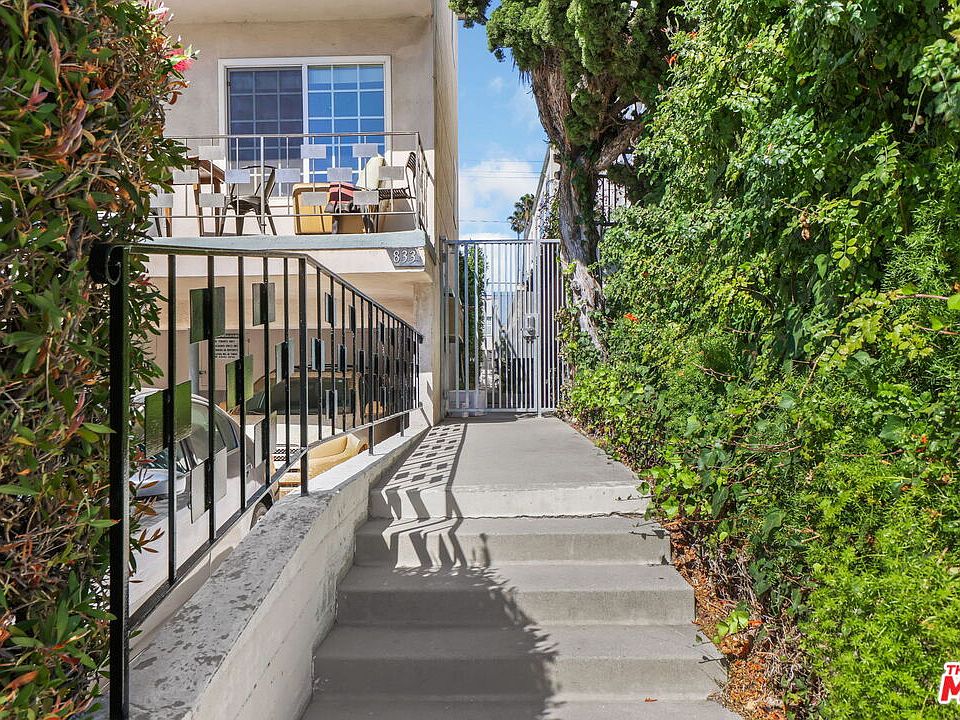 2nd image of 833 Lincoln Blvd