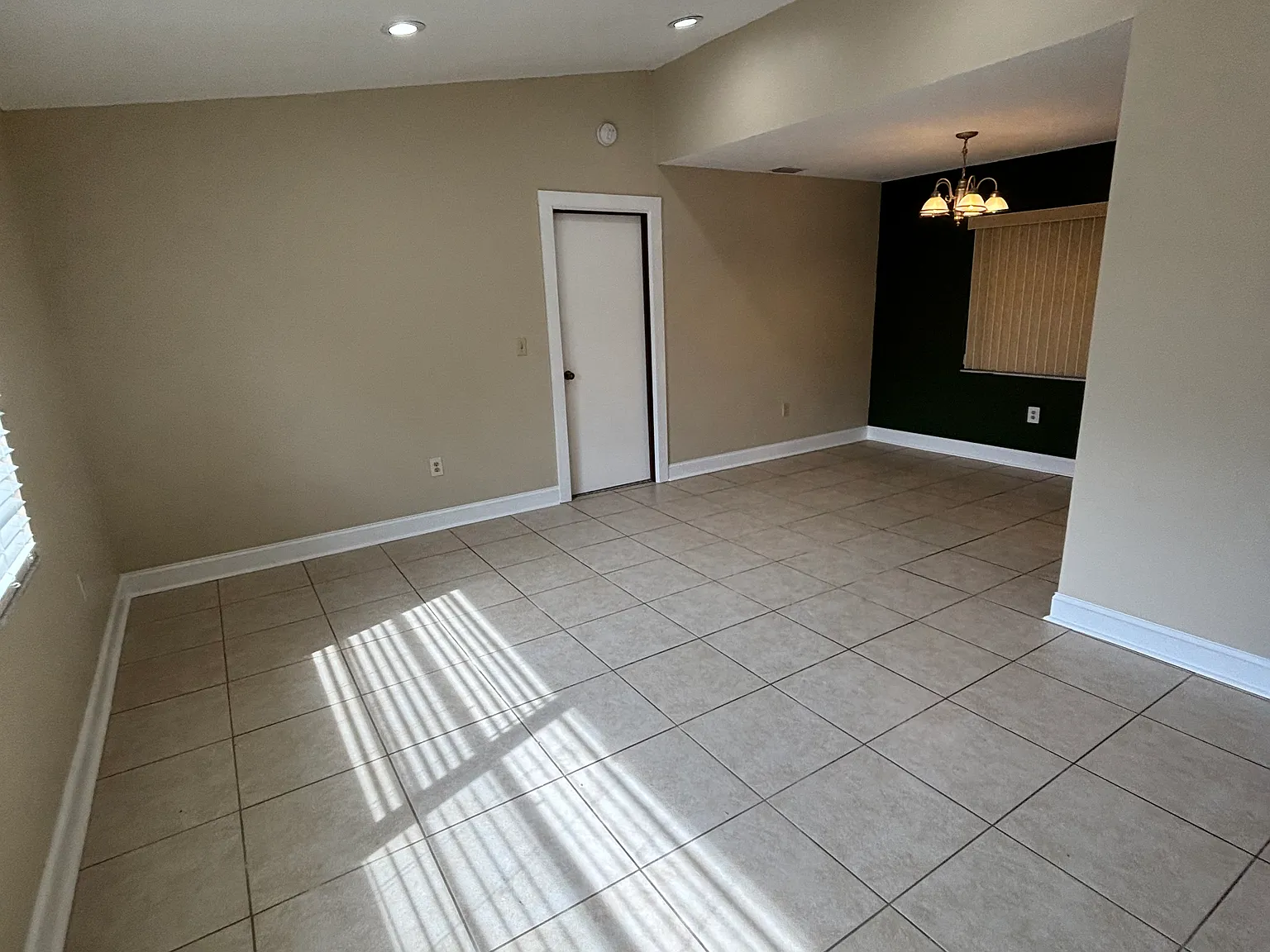 3 bed, 1410 sqft, $2,100 — Photo 4