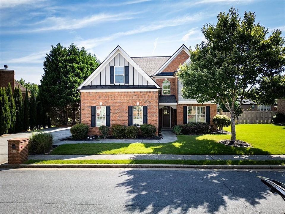 1st image of 407 Arbor Ln