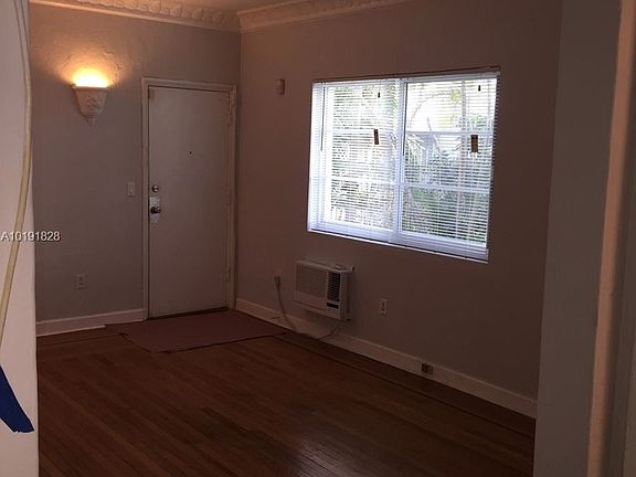 2nd image of 846 Jefferson Ave #30