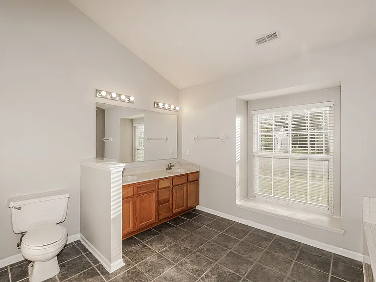401 Creekstone Dr — Photo 14