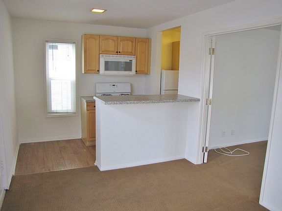 3rd image of 124 1/2 38th St