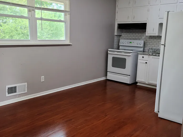 8320 Kendrick Rd — Photo 1