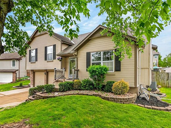 3rd image of 1704 NE Stonewood Dr