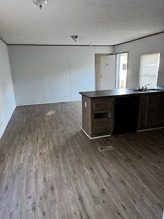 685 Mid Way Cir Photo 1