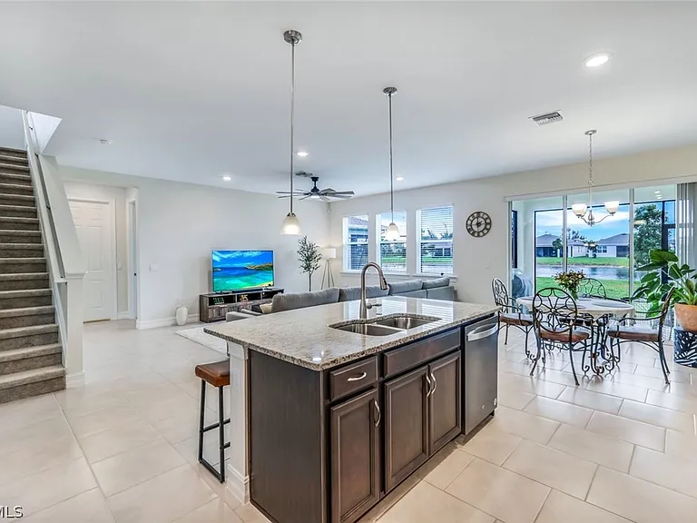 421 Coral Reef Pl — Photo 9
