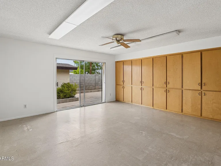 1014 E Balboa Cir — Photo 16