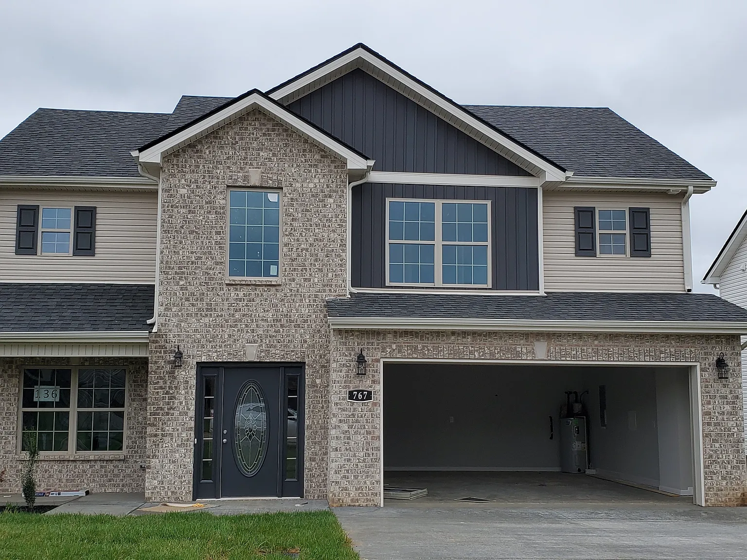 3 bed, 2.5 bath, 1758 sqft, $2,100 — Photo 2