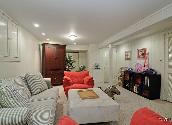 3rd image of 1116 N Carlyle Ct