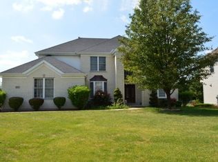 2588 Adamsway Dr, Aurora, IL 60502