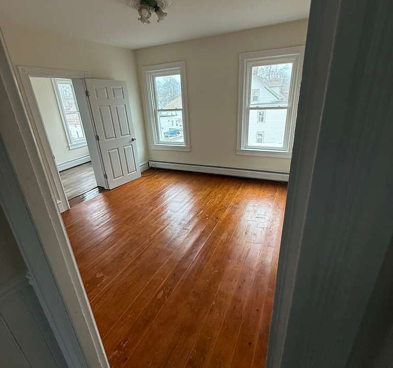 1st image of 258 Chestnut St APT 1