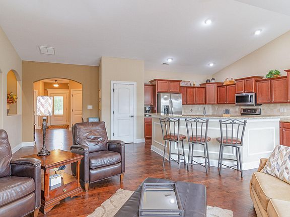 4th image of 3015 Winter Garden Dr