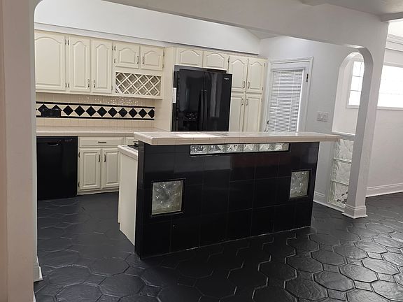 4th image of 8335 Winsford Ave