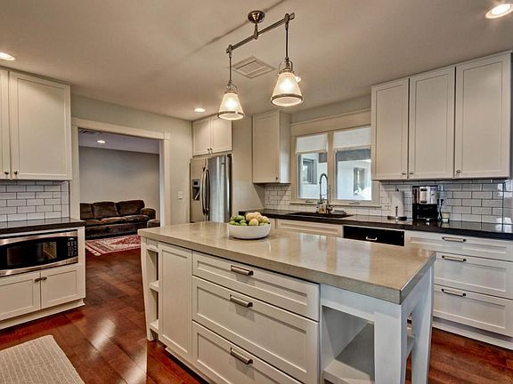 4th image of 8630 E Via De Encanto