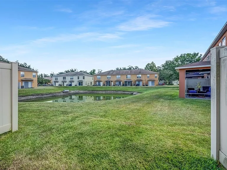 6928 Hawthorne Trace Ln — Photo 30