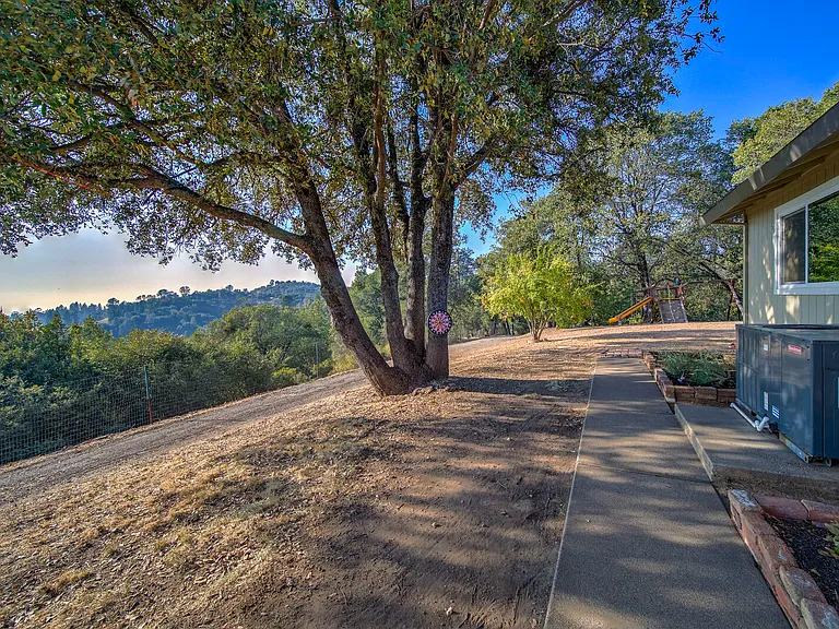 18626 Quiet Oak Pl — Photo 29