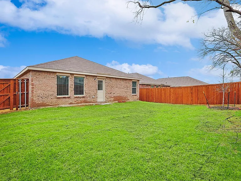 1312 Claireborne Ct — Photo 3