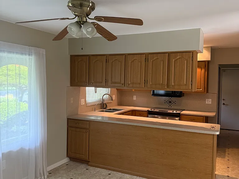 5050 Winewood Ln — Photo 1