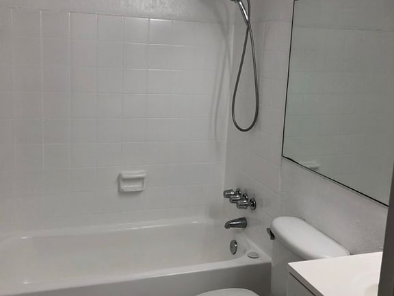 5th image of 1251 NE 108th St APT 717