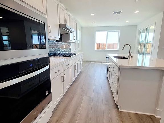 5th image of 3184 Alverstone Dr