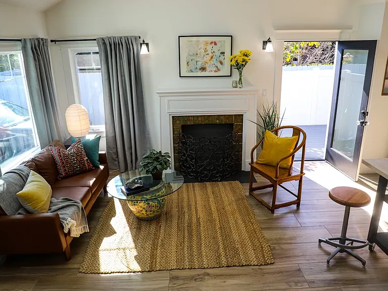 LIVING ROOM / KITCHEN COMBO