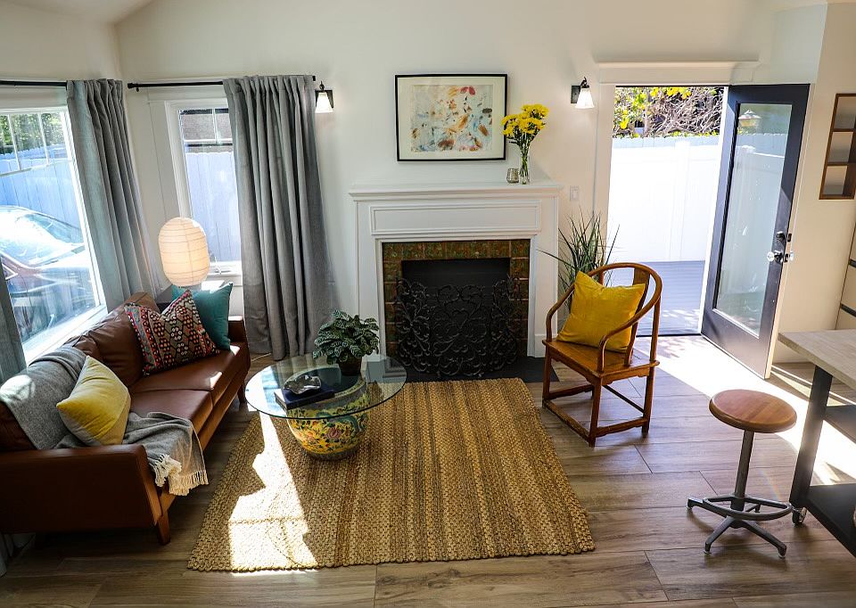 LIVING ROOM / KITCHEN COMBO