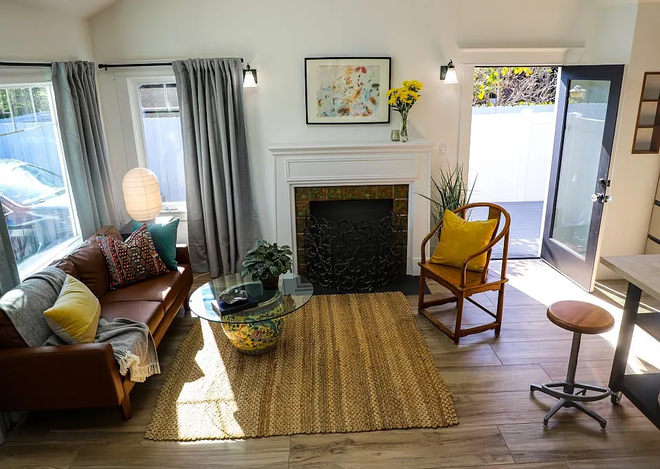 LIVING ROOM / KITCHEN COMBO