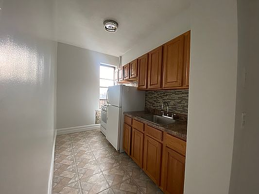 3rd image of 1745 Caton Ave APT E6