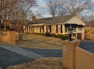 4700 Lofter Dr, Pfafftown, NC 27040
