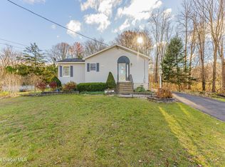 18 Glenmont Ct, Glenmont, NY 12077
